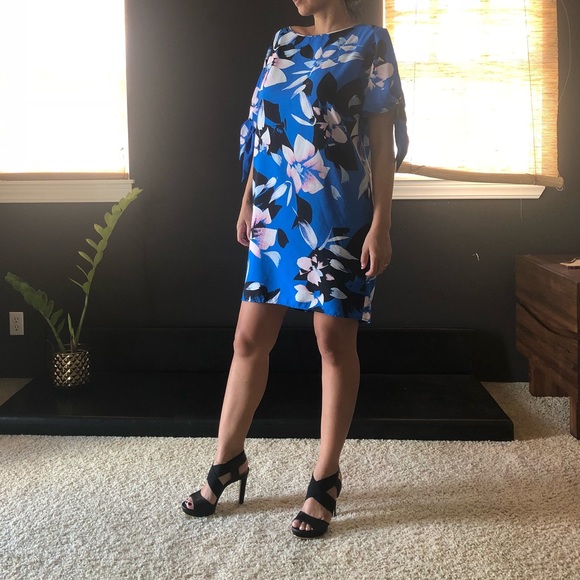 Vince Camuto Floral Shift - Picture 2 of 6